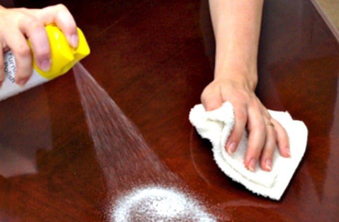 Mitos de limpieza de antaño reventados: no es necesario pulir sus muebles cada vez que los limpia